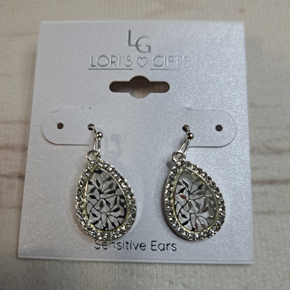 Lori's Gifts Silver Tone Filigree Earrings